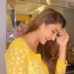 Rati Pandey Instagram - When unwanted men are after me,,,,Expressing my reaction through this video💁🏻‍♀️..Samjhne wale Samajh jao❤️ . . . . . #ratpandeyreels #instareels #ratipandey #funnyreels #justforfun #bollywoodsongs