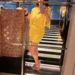 Raveena Tandon Instagram - A mirror on the wall ….💛