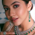 Reem Shaikh Instagram - Naino wale ne…✨ Jewellery @jawahriiofficial Makeup @sachinmakeupartist1 Stylist @styledby_khushboorajoriya Photographer @thebhupeshkalal Production - @rayyroomfilms