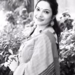 Rethika Srinivas Instagram - Black and while :) #rethika #rethikasrinivas #blackandwhite #sarees #cottonsaree #instareels #moodygrams #trendingreels #trend