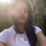Riddhi Kumar Instagram - Favourite flower favourite females 🧏🏻‍♀️
