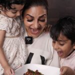 Rimi Tomy Instagram - Chicken lollipop# watch full video in rimitomyofficial YouTube channel 😋❤️✌️👍 Link in bio @reenutomy @aadil_hydrose