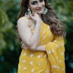 Rimi Tomy Instagram - Saying hello with yellow😍🥰❤️ @zoul_designz @whiteowlweddingsind