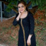 Rimi Tomy Instagram - ❤️❤️❤️ @alankaraboutique @nebuoski @priya_anokhi_ @doms.2010 @brandy_makeup_artist