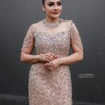 Rimi Tomy Instagram - ❤️❤️‍🩹❤️‍🩹confidence makes every dressing look great @fatiz_official @unniharidas43 @priya_anokhi_ @shoshank_makeup @doms.2010