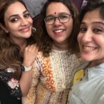 Rimi Tomy Instagram - ❤️❤️with Swetha n Rajalakshmi 😍😍 @_shwetamohan_ @rajalakshmyofficial Rehersal time#vidyasagar music night #cochi#june 10th #
