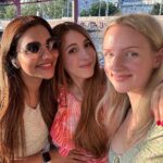 Rimi Tomy Instagram - Life begins at the end of your comfort zone❤️‍🩹❤️✌️ Embrace the beauty of your trip ✌️🥰 2 Norway sundarimare kandumutiyapol in Danube river cruise #budapest #hungary Danube River, Budapest