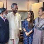 Rimi Tomy Instagram - Jerry Amaldev sir കൂടെ ഒരിക്കൽ കൂടി ഒരു സോങ് record ചെയ്യാൻ സാധിച്ചതിൽ ഒരുപാട് സന്തോഷം ഒപ്പം ദൈവത്തിനോട് നന്ദി പറയുന്നു 🙏🙏. ആയിരം കണ്ണുമായ് ,മിഴിയോരം ,മഞ്ഞണിക്കൊമ്പിൽ തുടങ്ങിയ മലയാളി എന്നും നെഞ്ചോടു ചേർക്കുന്ന കുറച്ചു ഗാനങ്ങൾ മതി ഇദ്ദേഹത്തെ എന്നും തൊഴുകൈയ്യോടെ ഓർക്കുവാൻ 🙏🙏🥰🥰 Thanq advocate Subal Paul ❤️