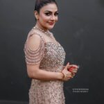 Rimi Tomy Instagram - ❤️❤️‍🩹❤️‍🩹confidence makes every dressing look great @fatiz_official @unniharidas43 @priya_anokhi_ @shoshank_makeup @doms.2010