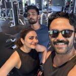 Rimi Tomy Instagram - Helooo Gym friend mr.sanju😃😎 @sanjusivram ✌️ @_hab_eeb_ @darc1fitness