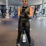 Rimi Tomy Instagram - ✌️🥰🥰🥰🧿 I go to the gym to make my soul happy🤷‍♀️The body achieves what the mind believes✌️❤️👍👍 @darc1fitness