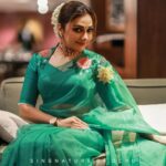 Rimi Tomy Instagram - ❤️❤️❤️Happy Diwali ❤️🤝⭐️⭐️💥💥💥 📸by @d_cru__ # Styling: @rashmimuraleedharan Wearing: @prakrithi_by_ramya Jewellery: @ladies_planet_rental_jewellery @shoshank_makeup