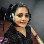 Rimi Tomy Instagram - Recorded 2 songs in new movie കുടുംബസ്ത്രീയും കുഞ്ഞാടും 🥰🥰❤️ Lyrics : Sijil Kodungallor : Mani Kandan Music : Sreeju Sreedhar (E Kavalayil oru puliyundenkil ) : Manikandan (Ente Punnyala) DOP : Lawell S Producer : Benny Peters Director : Mahesh P. Sreenivaasan @dhyansreenivasan @guinnespakru_official