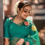 Rimi Tomy Instagram - ❤️❤️❤️Happy Diwali ❤️🤝⭐️⭐️💥💥💥 📸by @d_cru__ # Styling: @rashmimuraleedharan Wearing: @prakrithi_by_ramya Jewellery: @ladies_planet_rental_jewellery @shoshank_makeup