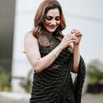 Rimi Tomy Instagram - An exquisite saree for a glamorous look Black Beauty❤️❤️❤️ @fatiz_official @mukeshmuralimakeover @doms.2010 @priya_anokhi_ @insta_stories_of_sarath Mazhavil Manorama Studio