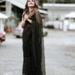 Rimi Tomy Instagram - An exquisite saree for a glamorous look Black Beauty❤️❤️❤️ @fatiz_official @mukeshmuralimakeover @doms.2010 @priya_anokhi_ @insta_stories_of_sarath Mazhavil Manorama Studio