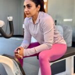 Rimi Tomy Instagram - To look n feel great ,n stay healthy as I get older✌️🧿🧿❤️ All progress takes place outside the comfort zone .when u feel like quitting ,think about why u started.it's not just good for your physical body.Exercising regularly also promotes sound mental health .it relieves tension ,anxiety ,stress,irritability through endorphins released by the brain.Healthy movement may include sports ,yoga,running,walking,dance or other activities you enjoy😍✌️🥰🥰👍 Enikum motivation tharan marakanda to😃