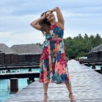 Rimi Tomy Instagram - Life begins at 40❤️❤️🤷‍♀️🥰🥰🥰🤷‍♀️ Im not 40,im 18 with 22 years of experience ❤️ എന്നൊക്കെ പറഞ്ഞാലും 40 വയസ്സായി മക്കളേ 😀🤗🤗 Maldives