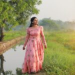 Rini Raj Instagram - 🌳💕 . . . 📸 @nandagopan_photography ❣️ 👗 @avanthikaboutique ❣️