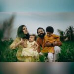 Rishab Shetty Instagram - Family💞 Photography @pixels_planet #familytime #ranvitshetty #raadyashetty #rishabshetty #pragatishetty #family