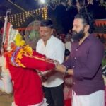 Rishab Shetty Instagram - ಮುತ್ತೂರು ನಟ್ಟಿಲ ಪಂಜುರ್ಲಿ ದೈವದ ನೇಮೋತ್ಸವದಲ್ಲಿ #blessed 🙏😍#daivapanjurli
