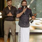 Rishab Shetty Instagram - Grateful to be honoured with Best Actor Award from Team Critics Choice. 🥰 ಈ ಪ್ರೀತಿ ಮತ್ತು ಆಶೀರ್ವಾದಕ್ಕೆ ನಾನು ಸದಾಋುಣಿ @criticschoicefilmawards @hombalefilms @kantarafilm @pragathirishabshetty @arvindskash @b_ajaneesh #ccaawards2023 #criticchoiceawards