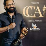 Rishab Shetty Instagram - Grateful to be honoured with Best Actor Award from Team Critics Choice. 🥰 ಈ ಪ್ರೀತಿ ಮತ್ತು ಆಶೀರ್ವಾದಕ್ಕೆ ನಾನು ಸದಾಋುಣಿ @criticschoicefilmawards @hombalefilms @kantarafilm @pragathirishabshetty @arvindskash @b_ajaneesh #ccaawards2023 #criticchoiceawards