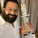 Rishab Shetty Instagram - Flooded with Gratitude for #GameChangerOfTheYear award recieved from OTT Play. ಕನ್ನಡಿಗರ ಆಶೀರ್ವಾದ ಮತ್ತು ಬೆಂಬಲಕ್ಕೆ ನಾನು ಸದಾ ಚಿರಋಣಿ. #Kantara @hombalefilms @vkiragandur @chaluvegowda @arvindskash @b_ajaneesh @pragathirishabshetty