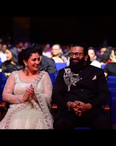 Rishab Shetty Instagram - ಜನರ ಮನ್ನಣೆಯಿಂದ ಸಿಕ್ಕ ಪ್ರೀತಿಯೇ, ಕಾಂತಾರದ ಯಶಸ್ಸಿಗೆ ಕಾರಣ, ಸೈಮ ಅವಾರ್ಡ್ಸ್ ನಲ್ಲಿ ಅತ್ಯುತ್ತಮ ನಿರ್ದೇಶನ, ಪಾಥ್ ಬ್ರೇಕಿಂಗ್ ಸ್ಟೋರಿ  ಹಾಗು ಅತ್ಯುತ್ತಮ ನಟ,ನಟಿ, ಖಳನಟ, ಹಾಸ್ಯನಟ, ಸಂಗೀತ ನಿರ್ದೇಶಕ, ಗಾಯಕ, ಸಾಹಿತಿ ಸೇರಿದಂತೆ ಒಟ್ಟು ಹತ್ತು ಪ್ರಶಸ್ತಿ ಗಳನ್ನು ಪಡೆದಿದೆ. 
ಮನ ತುಂಬಿ ಬಂದಿದೆ, ಜವಾಬ್ದಾರಿ ಹೆಚ್ಚಿಸಿದೆ. ನಿಮ್ಮ ಪ್ರೀತಿ, ಆಶೀರ್ವಾದ ಹೀಗೇ ಇರಲಿ. ಈ ಎಲ್ಲಾ ಯಶಸ್ಸನ್ನು ದೈವ ನರ್ತಕರು, ಅಪ್ಪು ಸರ್ ಹಾಗೂ ಕನ್ನಡಿಗರಿಗೆ  ಸಮರ್ಪಣೆ.

"Kantara" continues to receive an abundance of love to this day. Receiving 10 SIIMA awards was an incredible honor. With even greater strength, love, and blessings, let's embark on the journey for part 2.

@vkiragandur @hombalefilms @sapthami_gowda @hombalegroup @aafilms.official @chaluvegowda @b_ajaneesh @actorkishore @kantarafilm
#SIIMA2023 #KANTARA #A23SIIMAWeekend
#SouthIndianAwards
