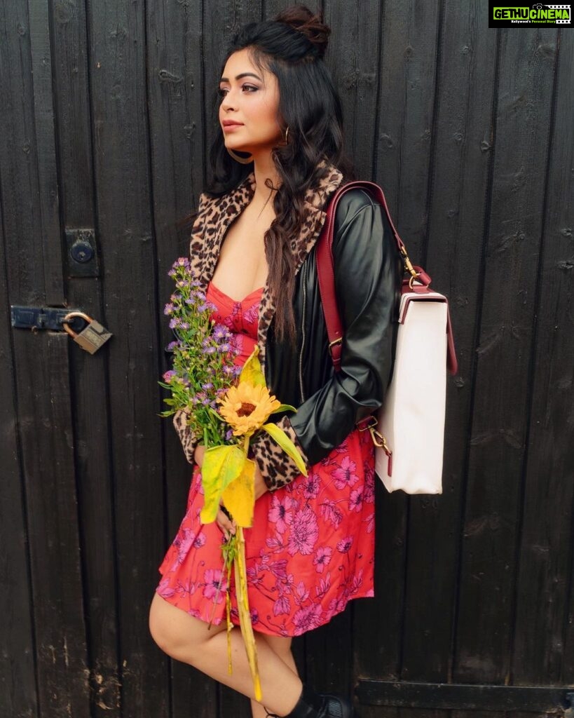 Ritabhari Chakraborty Instagram - Country girl ❤️ @theater.xyz Bag and shoes is what this country girl loves ❤️❤️ London, United Kingdom