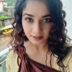Ritu Singh Instagram - #ladki #kharab kar dee……😅 Halanki is gane ka meaning bahot hi pyara hai . Par ? Sirf lines pe jaein to … koi bhi kisi ko kharab nahi karta ,ye mai danke ke chot pe bol sakti hu , achcha aur kharab hona sab upne hanth me hota hai 😄😄😄 This is not only a line , it is my experience ❤️