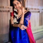 Riya Suman Instagram - Me, when entering kitchen on festival days.. 🙈😅 . Tell me your favourite Pongal/ sankranthi dish in comments. Mine is Payasam & puran poli😋😋 . Saree: @thepallushop 📸: @pariaarclicks Makeup: @keerthana_makeup_and_hair Hair: @positive4_makeovers