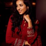 Riya Suman Instagram - In my mom s favorite color: Maroon! . . Outfit: @indishreelabel Styled by:@archita.seem MUA: @asthabisani Hairstylist: @theartofmuki 📸: @the.portrait.culture @shotsbyuv @sat_narain