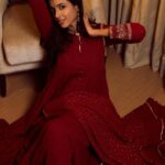 Riya Suman Instagram - In my mom s favorite color: Maroon! . . Outfit: @indishreelabel Styled by:@archita.seem MUA: @asthabisani Hairstylist: @theartofmuki 📸: @the.portrait.culture @shotsbyuv @sat_narain