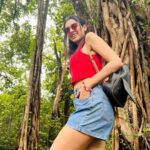 Riya Suman Instagram - Went looking for the Banyan Tree Baba 😅 #iykyk Didn’t find any. Guess he doesn’t meditate in off season. 🙈 The Tree