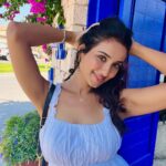Riya Suman Instagram - Greek flavoured Turkish town, cobblestone roads, vibrantly painted doors, beautiful & dreamy, Alacati is truly a gem! 💎 Alaçatı,Çeşme