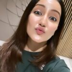 Roshmi Banik Instagram – You are the LOAF of my life! 🍞🥹🫰🏻 #roshfam 
.
.
.
.
.
#roshmibanik #love #makeuplover #hairstyle #skin #halloween #halloween2023