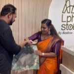 Roshna Ann Roy Instagram - It always seems impossible until it’s done…♥️ It does not matter how slowly you go as long as you do not stop….🫶🏽♥️ 2 Months of … “LPHNTSTORIES “ ..🐘🐘🐘 കുന്നോളം ആഗ്രഹിച്ചാലെ കുന്നിക്കുരുവോളം കിട്ടൂ എന്നൊക്കെ പറയാറുള്ളതുപോലെ... എന്റെ മോഹങ്ങൾ ചെറുതായിട്ടാണെങ്കിലും ഇതുപോലെ നടത്തി എടുക്കാൻ ഞാനൊരുപാട് പാടുപെട്ടു.. ഇപ്പോഴും ഒന്നും എവിടെയും എത്തിയിട്ടില്ല... എന്നെ പോലെ ഒരു background ഉം ഇല്ലാതെ വരുന്നവർക്ക് എന്തെങ്കിലുമൊക്കെ നാളേക്ക് കരുതി വെക്കാൻ ഞാൻ ഒരു പ്രചോദനമായെങ്കിൽ എനിക്കതിൽപരം സന്തോഷം വേറെ ഇല്ല... … so thank u everyone who supporting … 🐘🐘🐘 @lphntstories.by.roshna #weddingcouture #lphntstories #bridaldress #weddingdress #bridalcouture #bespoketailoring #tailoring #weddingdress #keralawedding #indianwedding Edappally Kochi Kerala