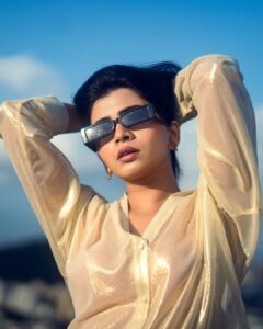 Ruchira Jadhav Instagram - She’s that GOLDEN HOUR you’ve been waiting for☀️ #RuchiraJadhav #ruchirasays 📸 : @rituparnas_photo_poetry HMU : @vinaya_bhosale_makeupartist Styled by : @by_srushti