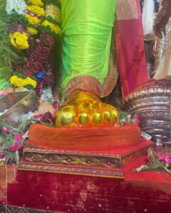 Ruchira Jadhav Instagram - लालबागच्या राजाचा विजय असो 🌺🙏🏻

बाप्पा तुझी रुपे अनेक…
भक्ताच्या ठायी तुझी कृपा ही नेक…
या जीवना फक्त तुझी साथ हवी
साकडं घालते तुझी ही लेक… ✨

~ रुचिरा

#ruchirasays #bappamoraya #mumbai #ganeshotsav #laalbagcharaja #mumbaicharaja 
#RuchiraJadhav