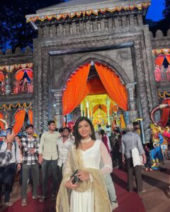 Ruchira Jadhav Instagram - लालबागच्या राजाचा विजय असो 🌺🙏🏻

बाप्पा तुझी रुपे अनेक…
भक्ताच्या ठायी तुझी कृपा ही नेक…
या जीवना फक्त तुझी साथ हवी
साकडं घालते तुझी ही लेक… ✨

~ रुचिरा

#ruchirasays #bappamoraya #mumbai #ganeshotsav #laalbagcharaja #mumbaicharaja 
#RuchiraJadhav