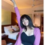 Ruchira Jadhav Instagram – BANG On💕
Clearly obsessed with these bangs…☺️

Girls.. If you too like the bangs but you’re not sure about trying it on your real hair.. get this supercool Bang on look with @gemeriahair ✨

#RuchiraJadhav