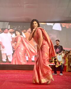 Ruchira Jadhav Instagram - दहिकाला २०२३ ❤️‍🔥

When GRACE meets Playfullness ☺️

PS. Call it whatever.. #ruchirasays I call it ‘Being in the moment’✨✨
Never ever miss those moments where you feel you can make yourself smile !
Smile..laugh..Dance… do whatever… Live a little more everyday 🫶🏻 #YouarePrecious

Wearing: @mysilklove @liiyanna_designs 

#RuchiraJadhav #Festival #Event
