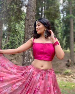 Ruchira Jadhav Instagram - Chanelling my inner रानी 💗✨🌙 

#RuchiraJadhav