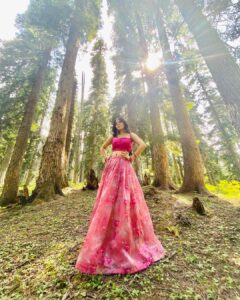 Ruchira Jadhav Instagram - Chanelling my inner रानी 💗✨🌙 

#RuchiraJadhav