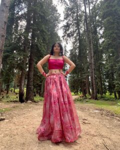 Ruchira Jadhav Instagram - Chanelling my inner रानी 💗✨🌙 

#RuchiraJadhav