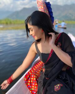Ruchira Jadhav Instagram - नूर-ए-कश्मीर 🖤 हूर-ए-कश्मीर

#RuchiraJadhav