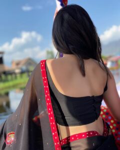Ruchira Jadhav Instagram - नूर-ए-कश्मीर 🖤 हूर-ए-कश्मीर

#RuchiraJadhav