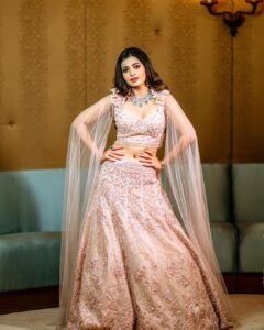 Ruchira Jadhav Instagram - Happy Diwali 🪔✨ Sorry guys wishing you little late as I was busy painting Diyas while watching our Indian team bursting some Patakhas on the ground 💥 #ruchirasays ✨Love & Light✨ #RuchiraJadhav MUA @glambypallavi Hair: @dat_mysterious_gal Photography: @thepawanshinde Outfit: @emiraasbyindrani Jewllery: @silverqueenj Venue : @thepark_navimum