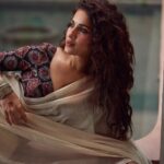 Ruhani Sharma Instagram - 🌻 . . . . 📸 @akshay.rao.visuals Mua @makeuphairbyrahul Styling @hersheyy05 Saree @suta_bombay Jewelry @bcos_its_silver